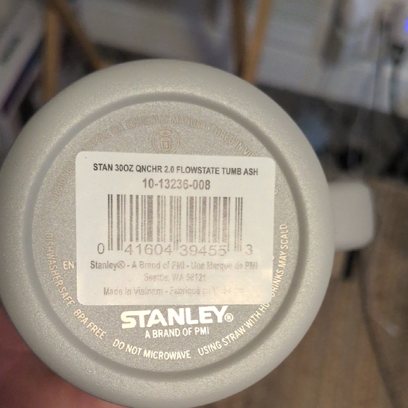 Stanley Quencher H2.0 Tumbler in Light Gray - Picture 4 of 7